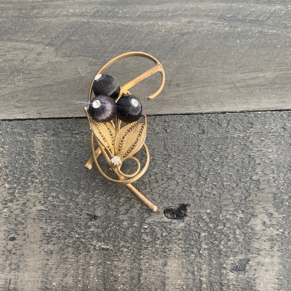 Vintage Black Thread Bead & Filigree Floral Brooch Gold Tone Pin - Picture 2 of 7